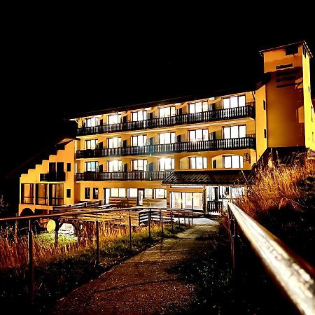Hotel Le Piolet แซ็ง-มาร์แต็ง-เดอ-แบลวีย์ ภายนอก รูปภาพ
