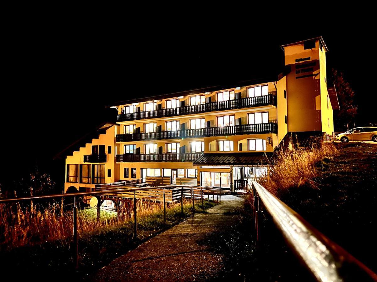Hotel Le Piolet แซ็ง-มาร์แต็ง-เดอ-แบลวีย์ ภายนอก รูปภาพ